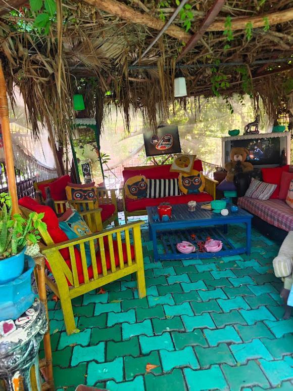 Tuana Garden Bed & Breakfast Side