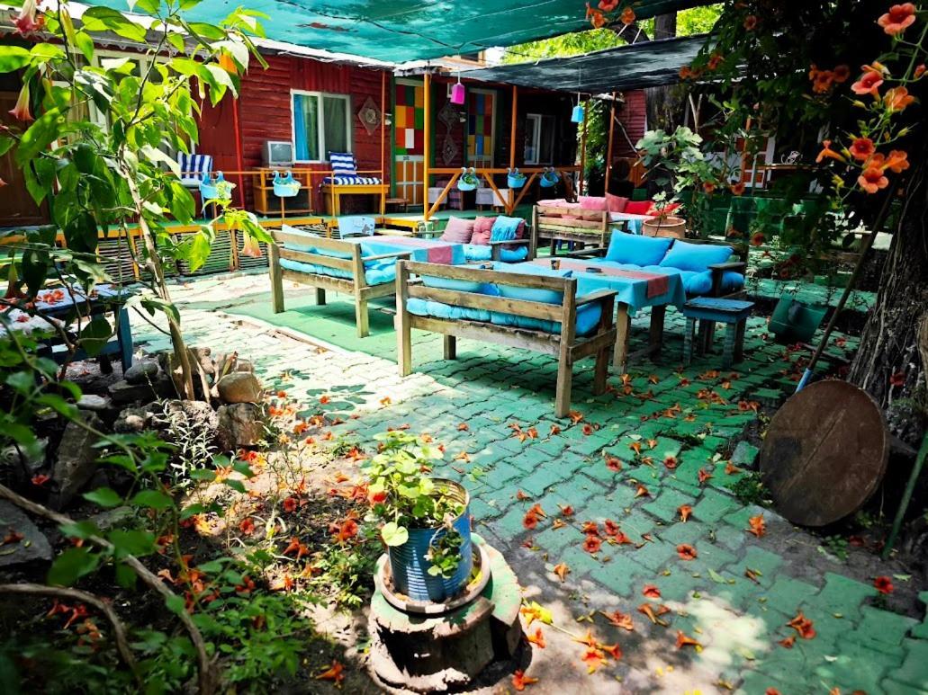 Tuana Garden * Side
