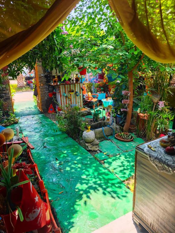 Tuana Garden * Side
