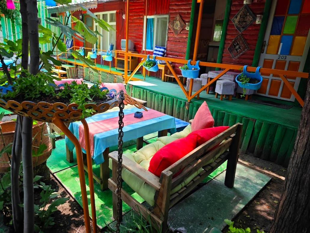 Tuana Garden * Side